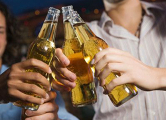 Ученые выяснили, почему мужчины обычно пьют в компании